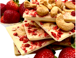 Белый шоколад кешью-клубника