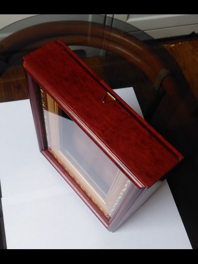 Киот деревянный с багетной рамой "под золото" для иконы формата 13х16см.