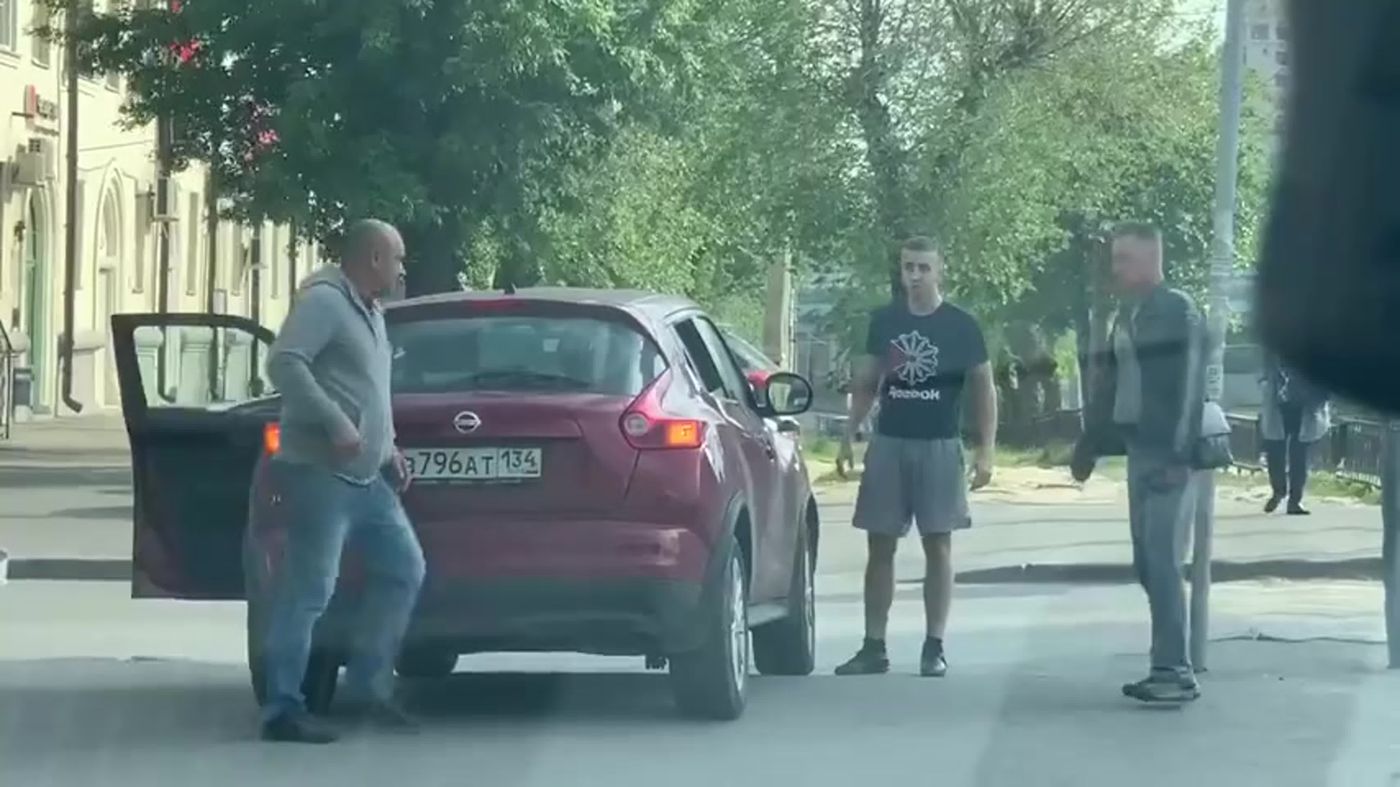 Самооборона. Типа драка. Жесткие драки насмерть. Танцующий мужик вырубил бабу. Кавказцы.