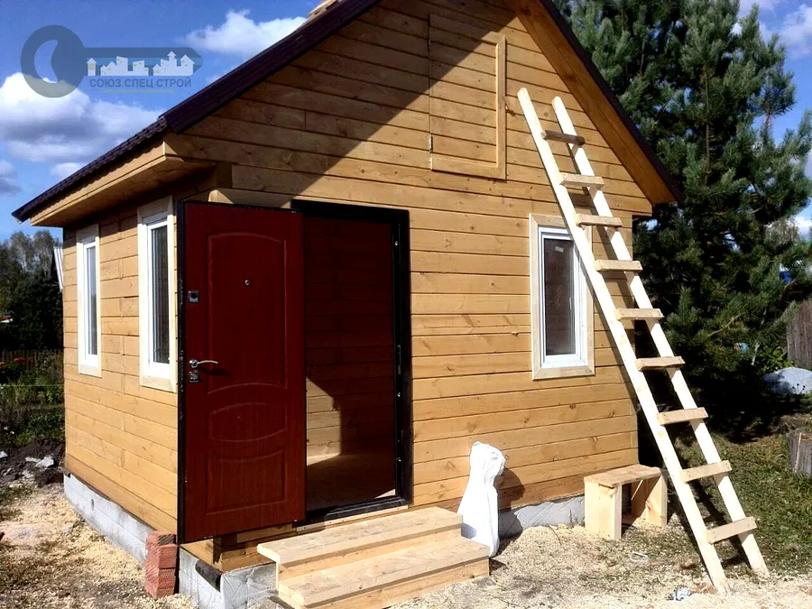 Небольшая баня из бруса