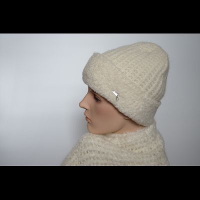 vyazaniy-komplekt-belaya-shapka-s-otvorotom-sharf-vizio-italiya