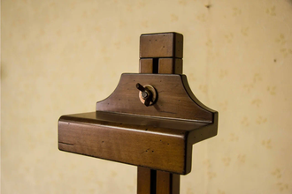 Тумба-мольберт под ТВ.