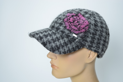 Бейсболка зимняя с цветком