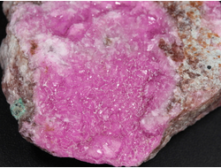 Кобальтокальцит, кристаллы на породе, Марокко (49*43*13 мм, 32 г) №28685