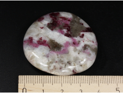 Турмалин розовый в кварце, полировка плоская, Бразилия (41*41*9 мм, 28 г) №35689