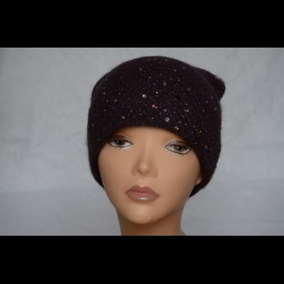 Сливовая шапка Vizio 6161 с помпоном и украшениями