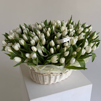 КОРЗИНА ИЗ 151 ТЮЛЬПАНА