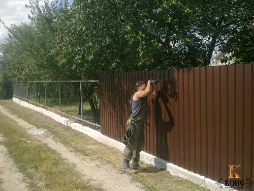 Строительство забора из профлиста