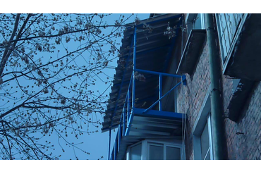 Замена балкона с увеличением плиты по ул. Оружейная 2А, монтаж усиленного козырька