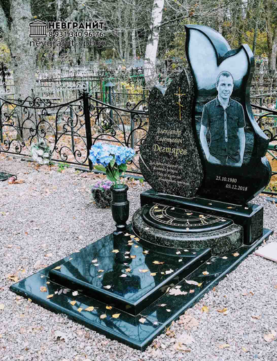 Гранитный комплекс 253 красивый балтик-грин с рисунком