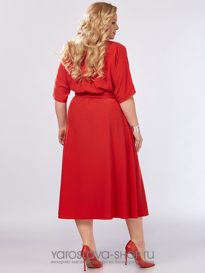 Элегантное женское платье в красном цвете
