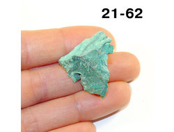 Малахит натуральный (необработанный) №21-62: 10,3г - 29*24*16мм