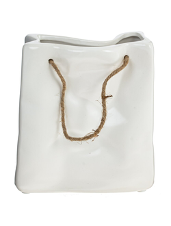 Ваза белая в виде пакета с ручкми L14 W6 H16 см