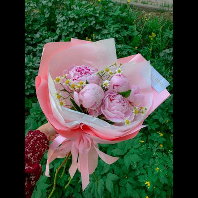 Пионы с ромашками