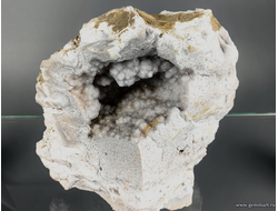 Агат, халцедон, горный хрусталь (разн. кварц). Россия.