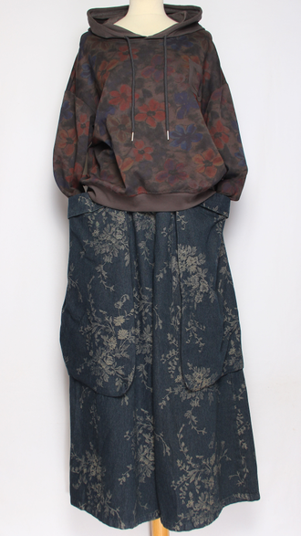 БРЮКИ-ЮБКА джинс-гобелен "КРЕАТИВНЫЕ КАРМАНЫ" мелкие цветы синие, черные р.46-54