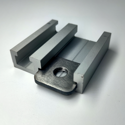 Сухарь М8 в паз 19,3 мм.