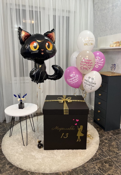 Коробка-сюрприз чёрная с 7 шарами внутри и котёнком