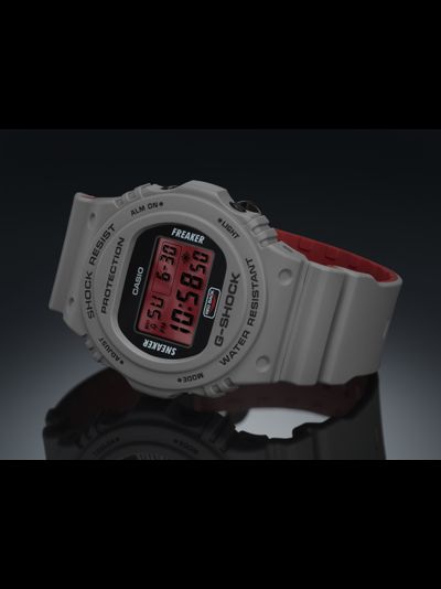 Часы Casio G-Shock DW-5700SF-1ER