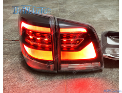 Cтопы Toyota Land Cruiser 200 07-15 в стиле 21 года LED (дымчатые серые)