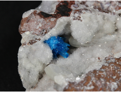 Кавансит, кристаллы на породе, Индия (50*41*20 мм, 47 г) №28638