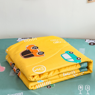 Комплект постельного белья Сатин со стеганым одеялом цвет Машинки 100% хлопок размер 150*210 см(180*220 см) OBK001