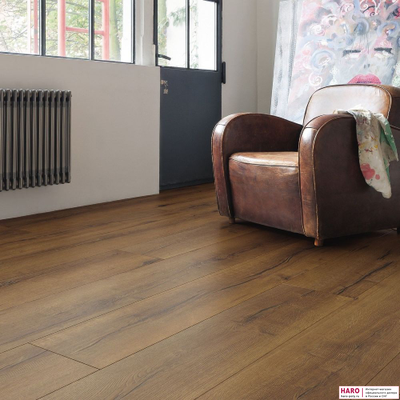 Декор ламината Haro Tritty 100 Gran Via Дуб Италика Дымчатый 530333 в интерьере комнаты
