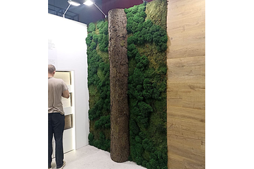 Бутафорский ствол дерева на выставке. Работа spilcenter.com. г.Москва