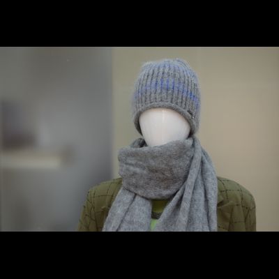 Серая вязаная женская шапка со стразами Vizio Италия 8007 CY