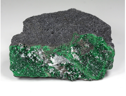 Уваровит кристаллы на породе, Урал (51*20*35 мм, 75 г) №25862