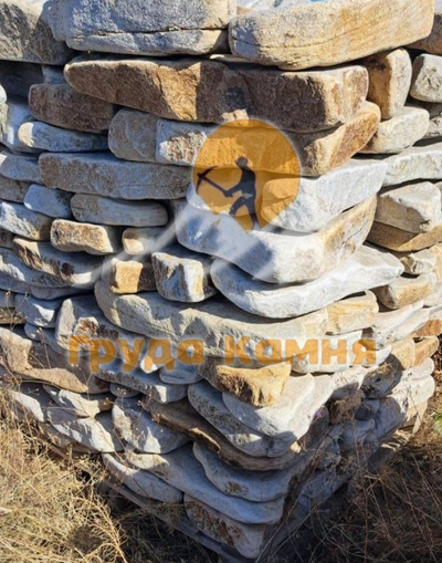 Камень толстяк галтованный, бело-жёлтый с разводом