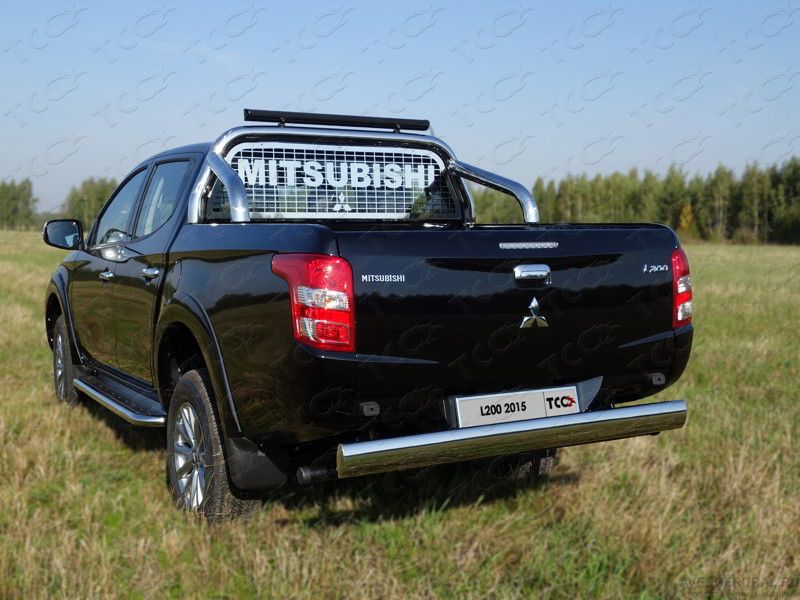 Подкрылок митсубиси л200