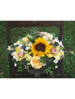 Корзина с подсолнухом