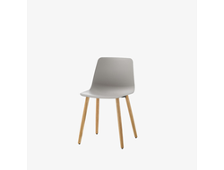 Стул Varya из полипропилена на 4 деревянных ножках купить в Севастополе