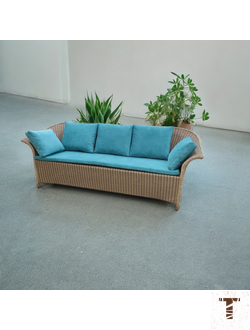 Необычный плетеный диван