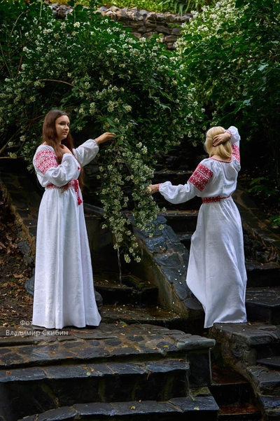 Платье с поясом "Девичье Сердце"