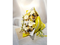 Нежный и солнечный букет из сухофруктов