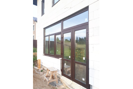 монтаж входной группы Века , дверь распашная штульповая с двусторонней ламинацией, основа профиля коричневая