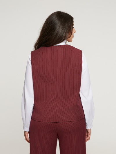 Жилет в полоску в черном и бордо цвете