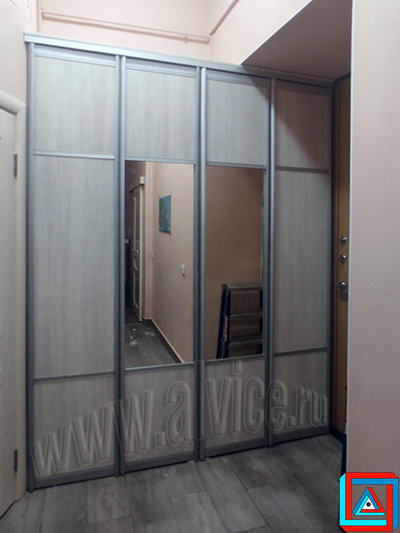 Дверь-книжка  из 4-х створок в AL профиле для шкафа и гардеробной