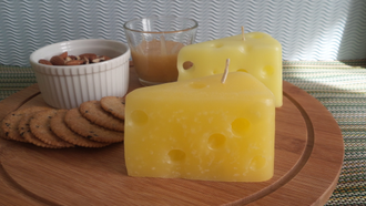 Декоративная свеча сыр