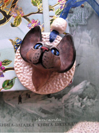 "Куплю кошечку!" Кулон - кошка из полимерной глины. Необычные украшения на заказ