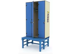 Шкаф трехсекционный на скамье-подставке