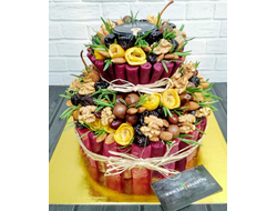 Композиция из закусок в виде торта