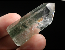 Кварц с хлоритом, кристалл полированный, Бразилия (51*20*20 мм, 32 г) №36849