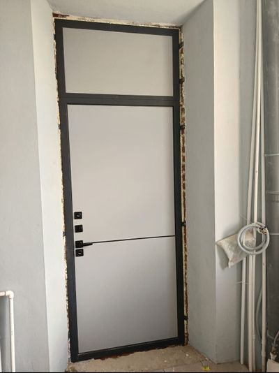 ЙОШКАР-ОЛА. АНТАРЕС. СТАЛЬ 2 мм. ТЕХНО СТРОНГ 115/ 129. МУАР СЕРЫЙ (Ral 7024)/ РОВНАЯ СЕРАЯ с ЧЕРНЫМ ГОРИЗОНТАЛЬНЫМ МОЛДИНГОМ