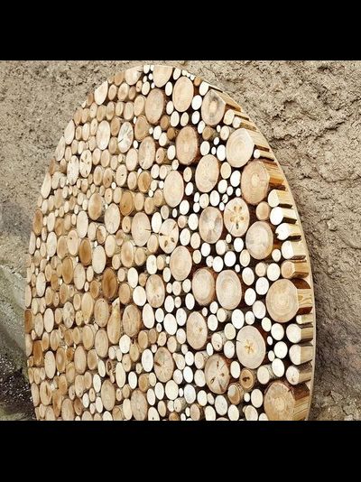 стол из спилов разных пород дерева со стеклом