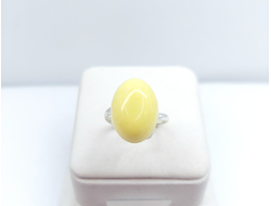 Кольцо без оправы с белым янтарем