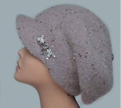 Зимняя розовая кепка с пайетками италия фото