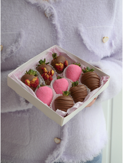 Набор клубника в шоколаде с красными розами